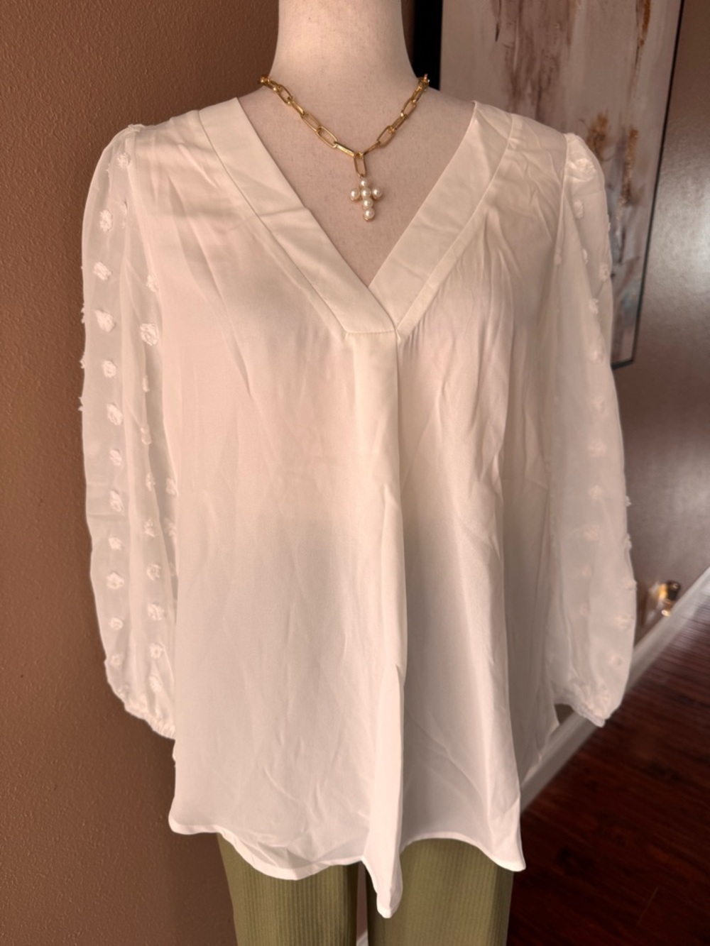 Women's White V-Neck Whimsical Blouse NWOT - Picture 5 of 13
